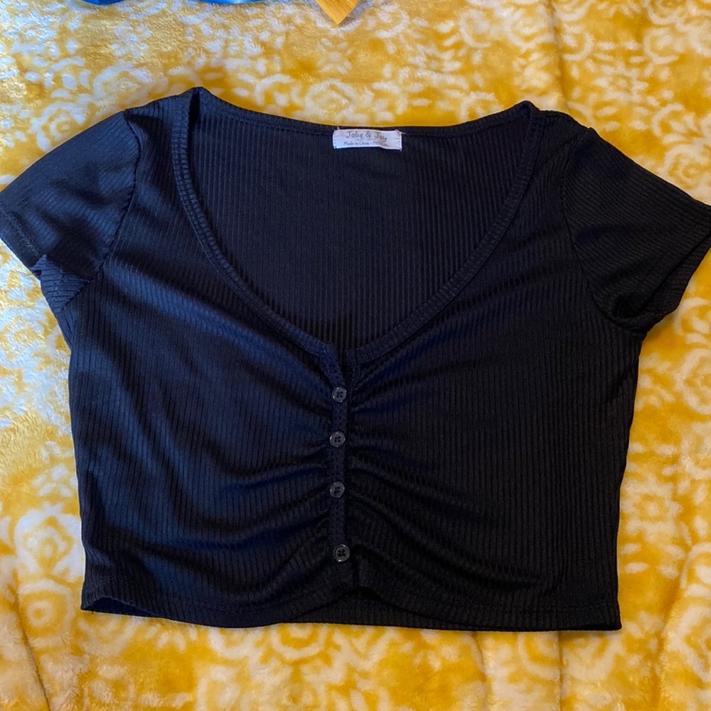 black short sleeve crop top